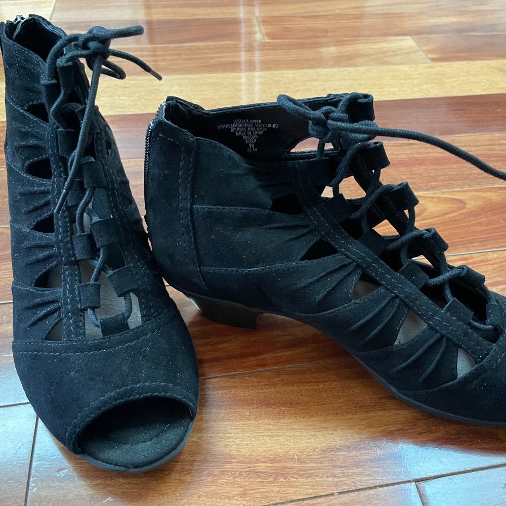 Earth - Aurora Lace-Up Peep Toe Sandals. Black.